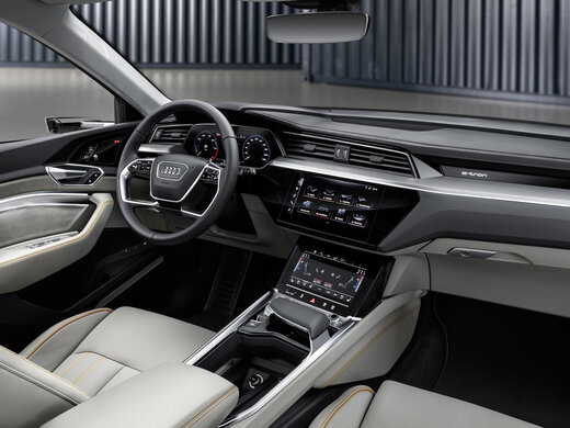 [Translate to English:] Cockpit Audi e.tron quattro