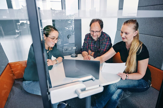 [Translate to English:] Abstimmung in Besprechungsbox