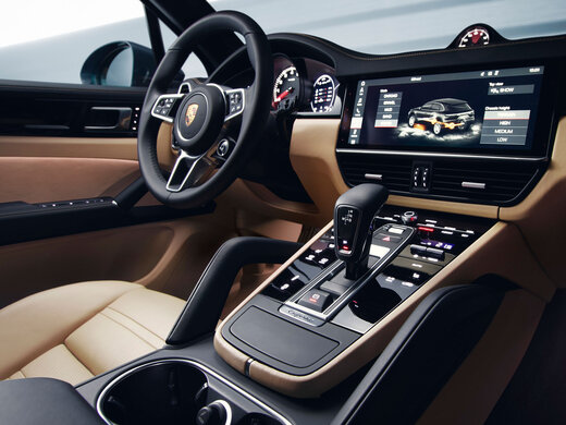 [Translate to English:] Cockpit Porsche Cayenne